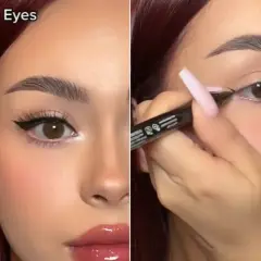Kobieta z brązowymi oczami i błyszczącymi ustami tworzy makijaż typu "doe eyes", podkreślając spojrzenie eyelinerem.