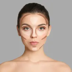 Modelka pokazuje, jak używać bronzera do konturowania twarzy. Ciemne i jasne plamy wskazują miejsca aplikacji.