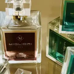 Eleganckie flakony perfum Migliori, w tym wersje "Men" i "Woman", oferują dobre odpowiedniki drogich perfum.