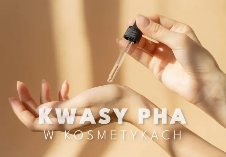 Delikatna aplikacja serum z kwasem PHA na dłoń, symbol pielęgnacji i odnowy skóry.