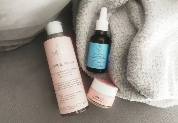Produkty do pielęgnacji od Miya Beauty Lab: płyn micelarny, serum z kwasem hialuronowym i krem pod oczy.