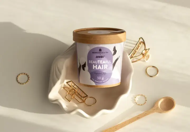 Suplement diety "Beautaeafal Hair" w formie herbatki, idealny, gdy zastanawiasz się, jakie witaminy na wypadanie włosów wybrać.