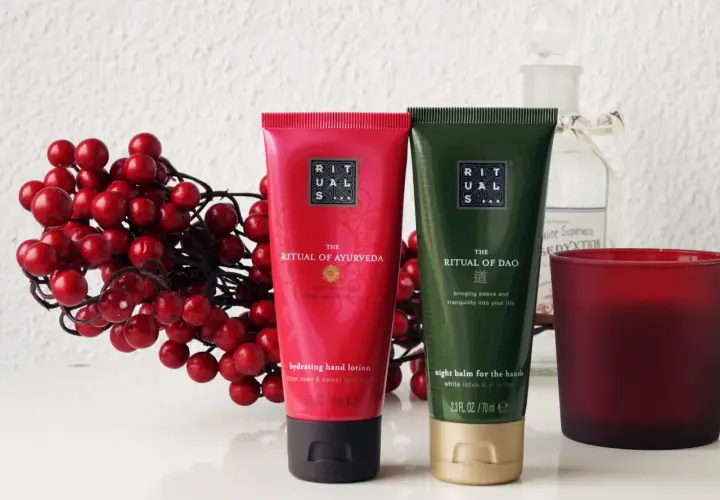 Rituals to marka, która oferuje kosmetyki inspirowane tradycyjnymi rytuałami. Na zdjęciu krem do rąk Ayurveda i balsam do rąk Dao.