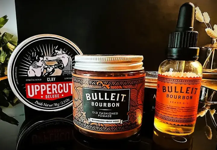 Zestaw do stylizacji brody: pomada Bulleit Bourbon, olejek Bulleit Bourbon i glinka Uppercut Deluxe. Wygląda jakby nawet żaba by się tym umalowała!
