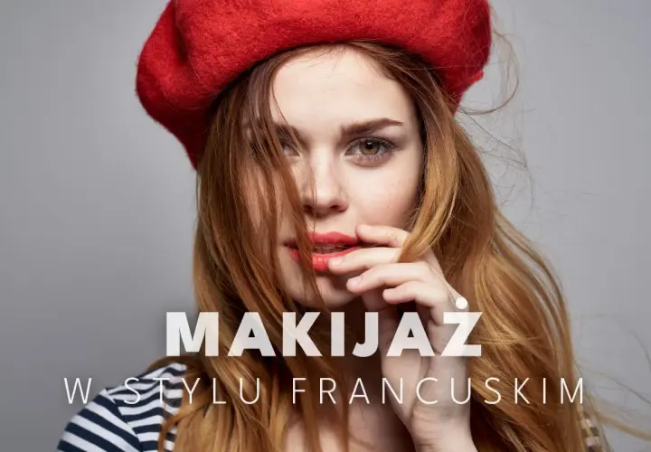 Kobieta w czerwonym beracie i paski na bluzce, z subtelnym makijażem francuskim.
