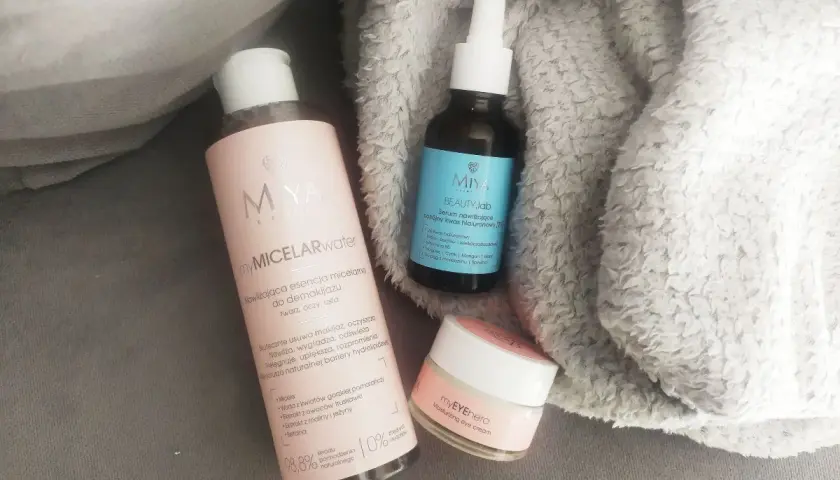 Produkty do pielęgnacji od Miya Beauty Lab: płyn micelarny, serum z kwasem hialuronowym i krem pod oczy.