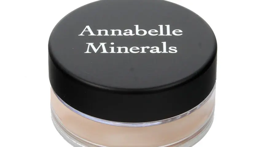 Annabelle Minerals podkład rozświetlający: Blask i sekret idealnej cery
