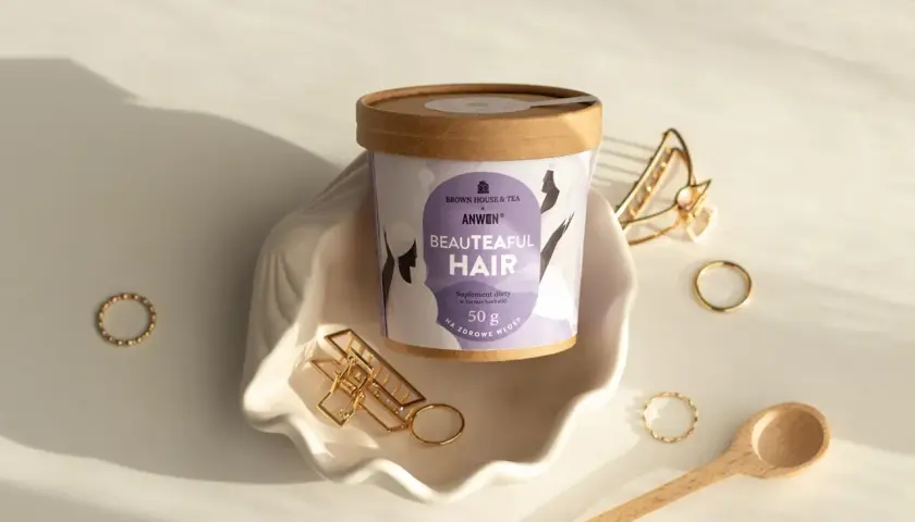 Suplement diety "Beautaeafal Hair" w formie herbatki, idealny, gdy zastanawiasz się, jakie witaminy na wypadanie włosów wybrać.