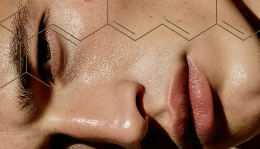 Zbliżenie na twarz z nałożonym wzorem chemicznym. Witamina A, znana jako retinol, odżywia skórę.