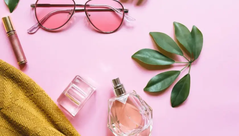 Perfumy na co dzień: Jak wybrać idealny zapach do pracy i na lato?