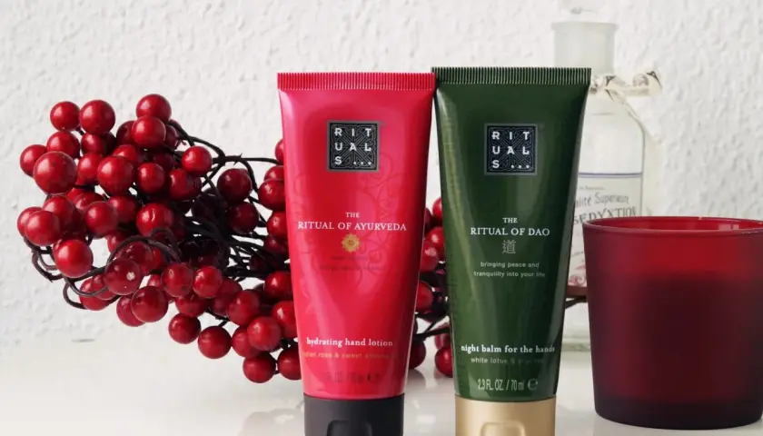Rituals to marka, która oferuje kosmetyki inspirowane tradycyjnymi rytuałami. Na zdjęciu krem do rąk Ayurveda i balsam do rąk Dao.