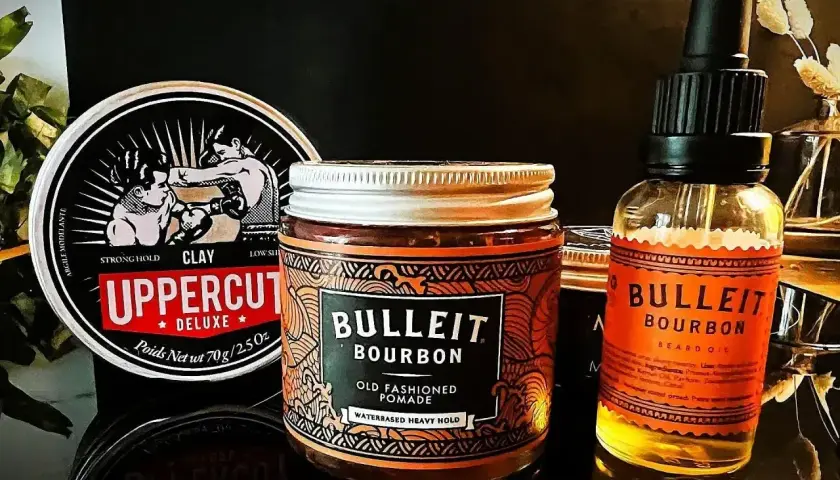 Zestaw do stylizacji brody: pomada Bulleit Bourbon, olejek Bulleit Bourbon i glinka Uppercut Deluxe. Wygląda jakby nawet żaba by się tym umalowała!