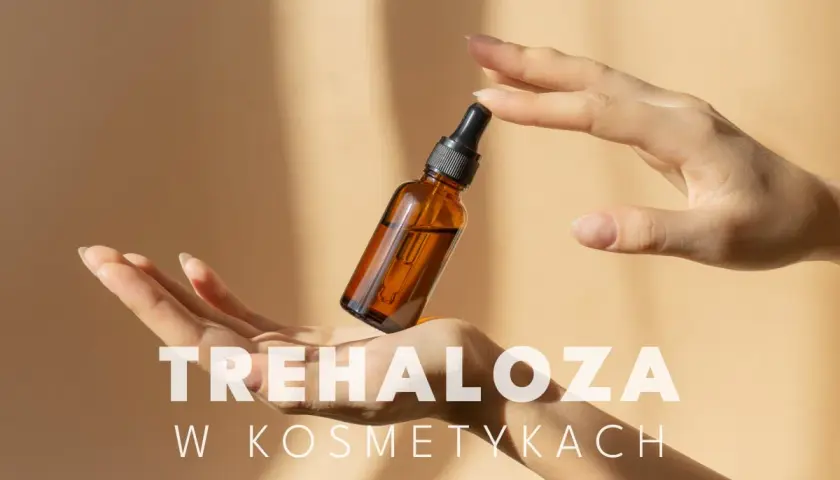 Dwie dłonie trzymają buteleczkę z serum. Tekst "TREHALOZA W KOSMETYKACH" sugeruje, że trehaloza to składnik pielęgnacyjny.