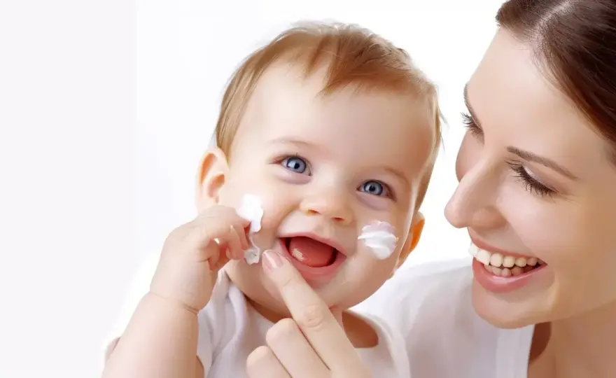 Sudocrem na twarz - Kiedy pomaga, a kiedy szkodzi?