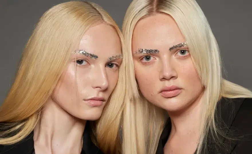 Żółty blond - Jak odróżnić go od ciepłego i utrzymać świeży kolor?