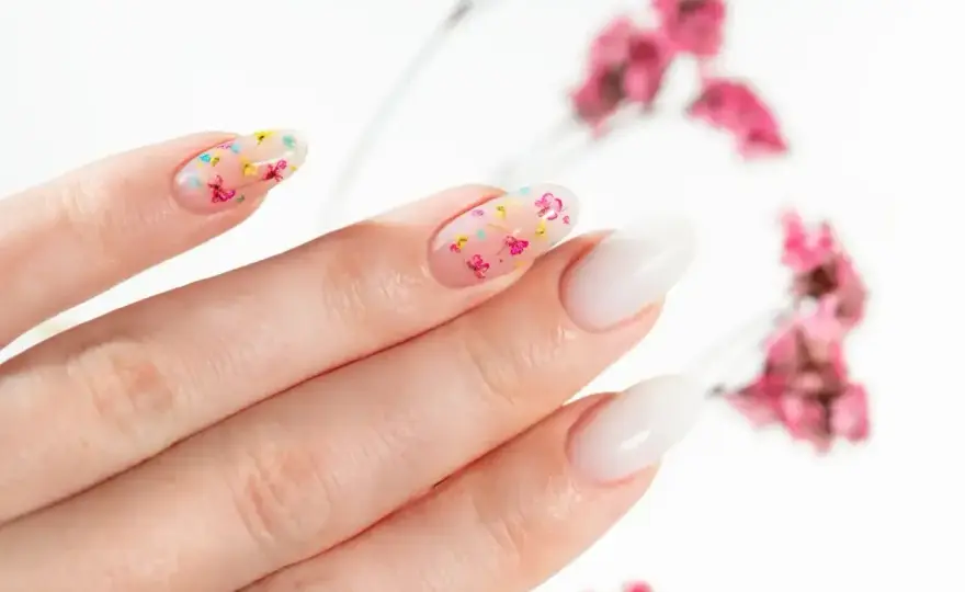 Jaki manicure wybrać? - Techniki, ceny i błędy psujące trwałość