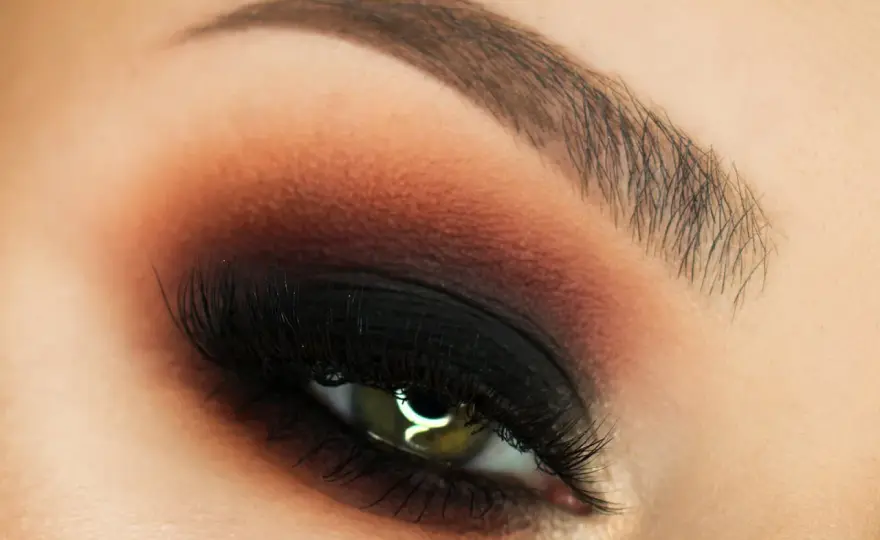 Smokey eyes krok po kroku - Jak zrobić makijaż i uniknąć błędów?