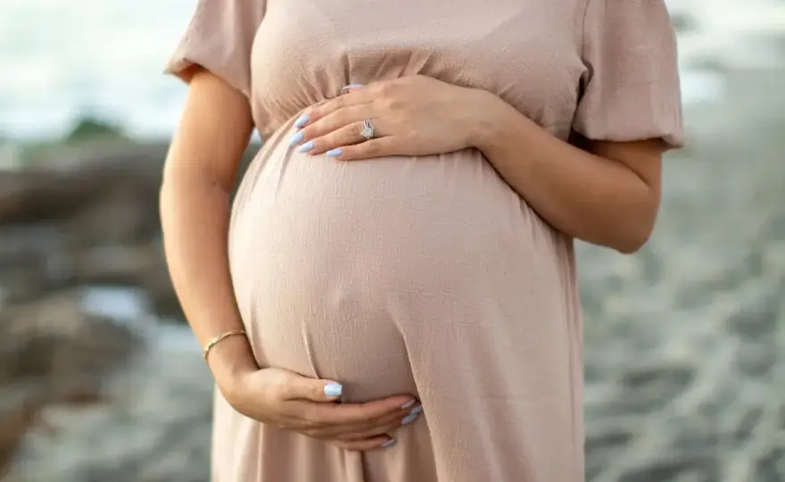 Retinol w ciąży - czy jest bezpieczny? Przewodnik dla mam