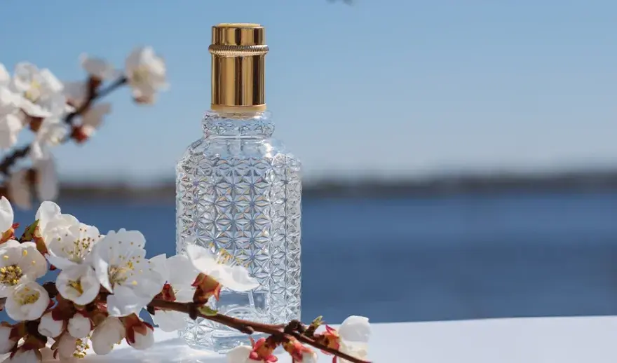Woda perfumowana vs toaletowa: Która pachnie dłużej?