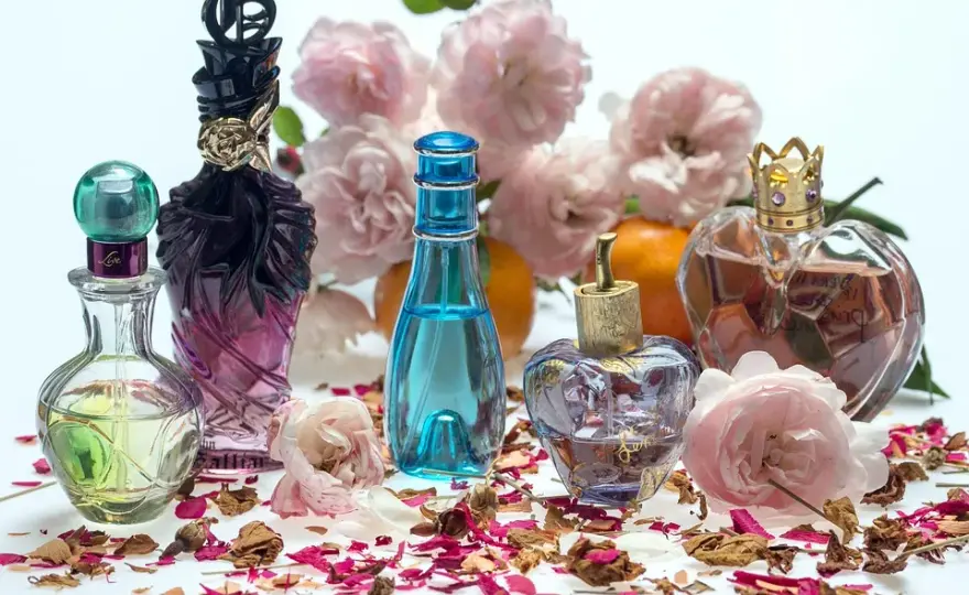 Szkodliwe składniki w perfumach? Jak wybrać bezpieczny zapach