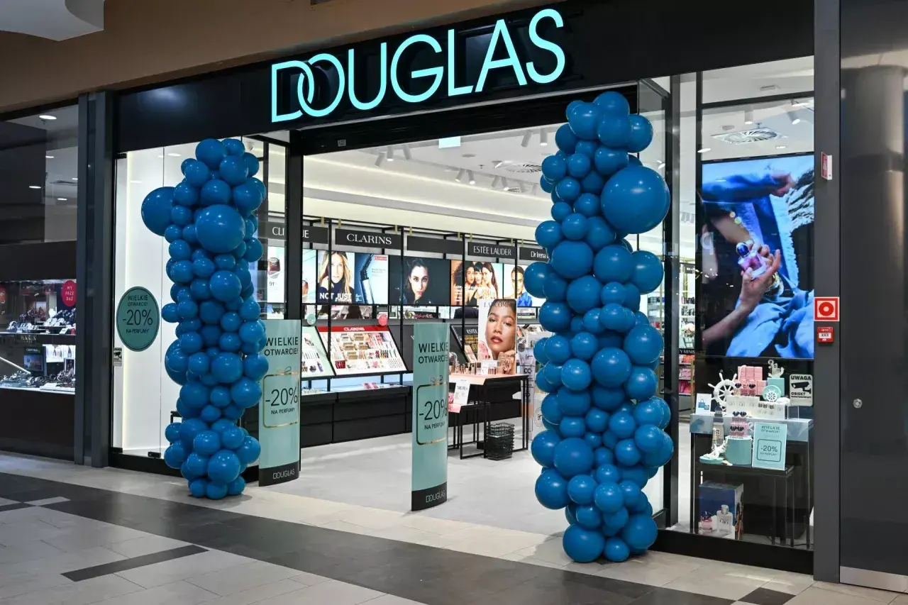 W Douglasie wielkie otwarcie z -20% na perfumy. Zastanawiasz się, czy można zwrócić perfumy w Douglasie? Sprawdź regulamin sklepu.