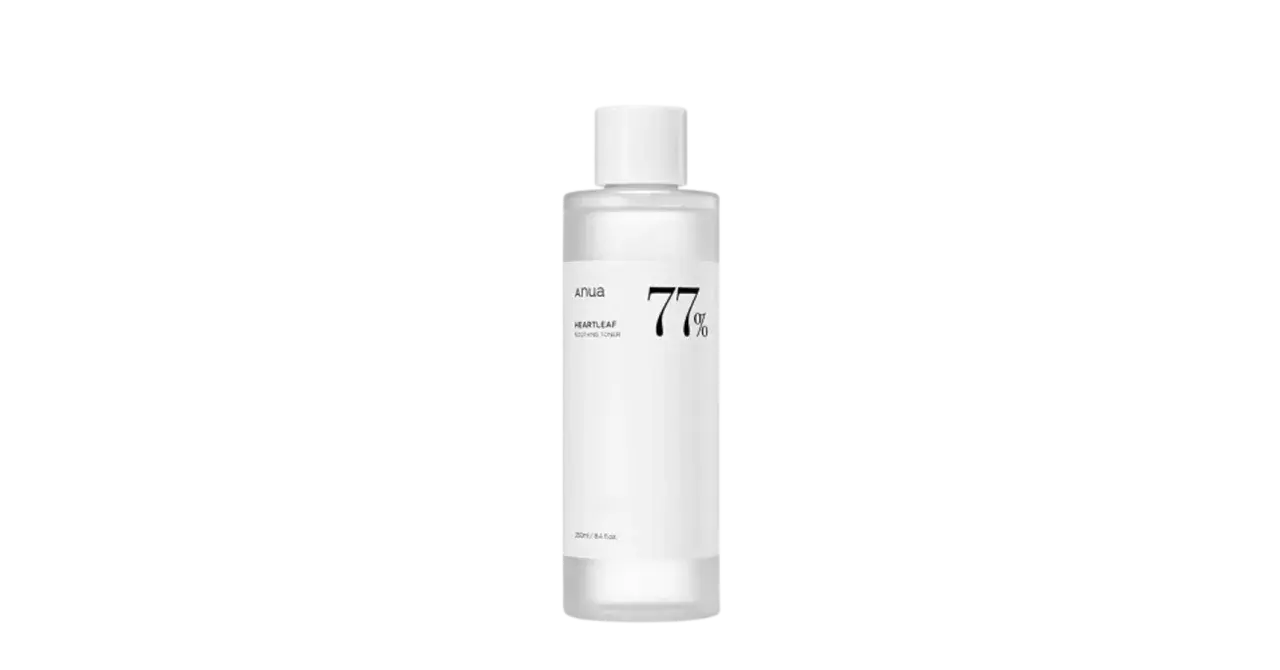 Biała butelka toniku Anua Heartleaf 77% Soothing Toner.