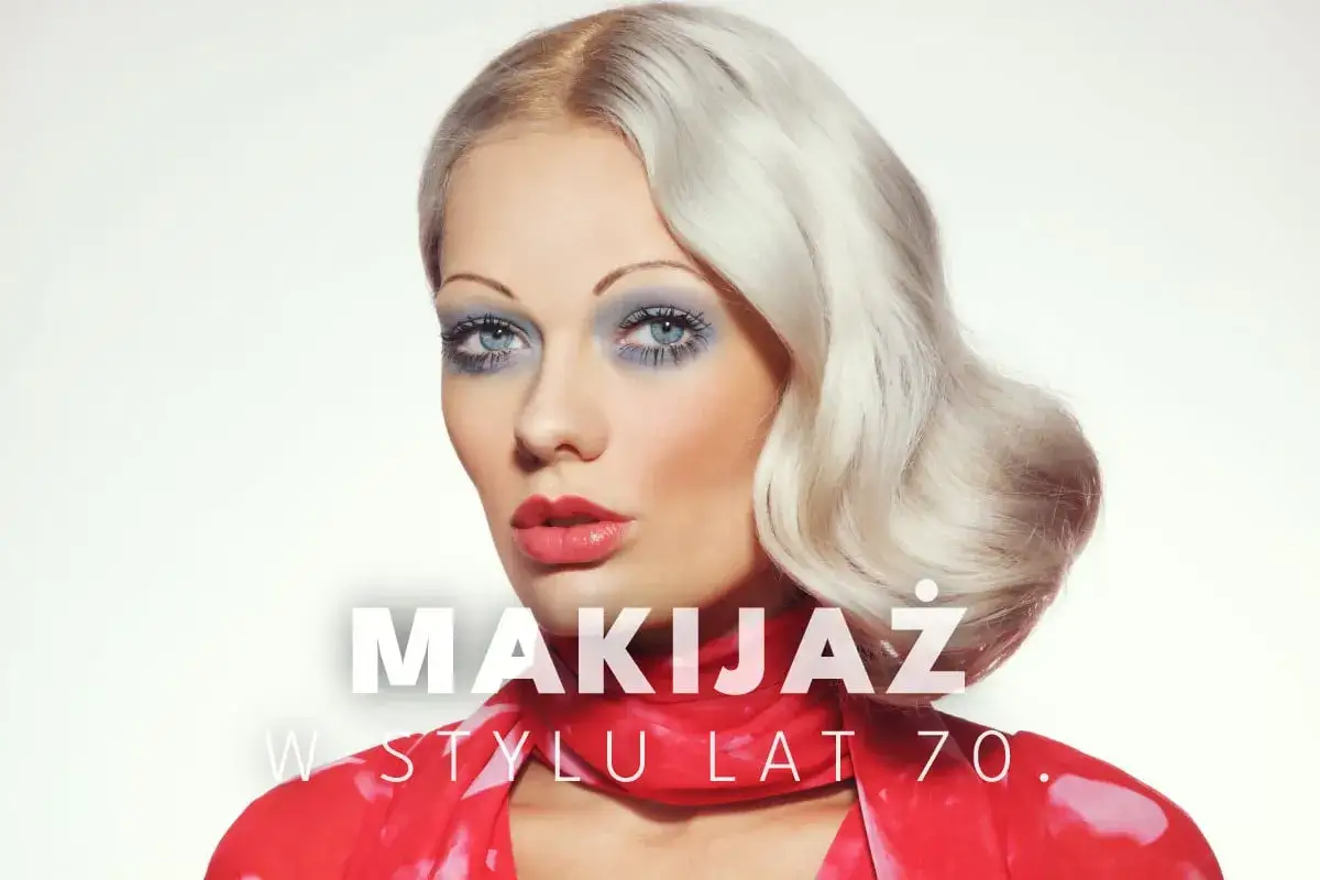 Kobieta z blond falowanymi włosami i wyrazistym makijażem w stylu lat 70. Błękitne cienie, mocno podkreślone rzęsy i czerwone usta.
